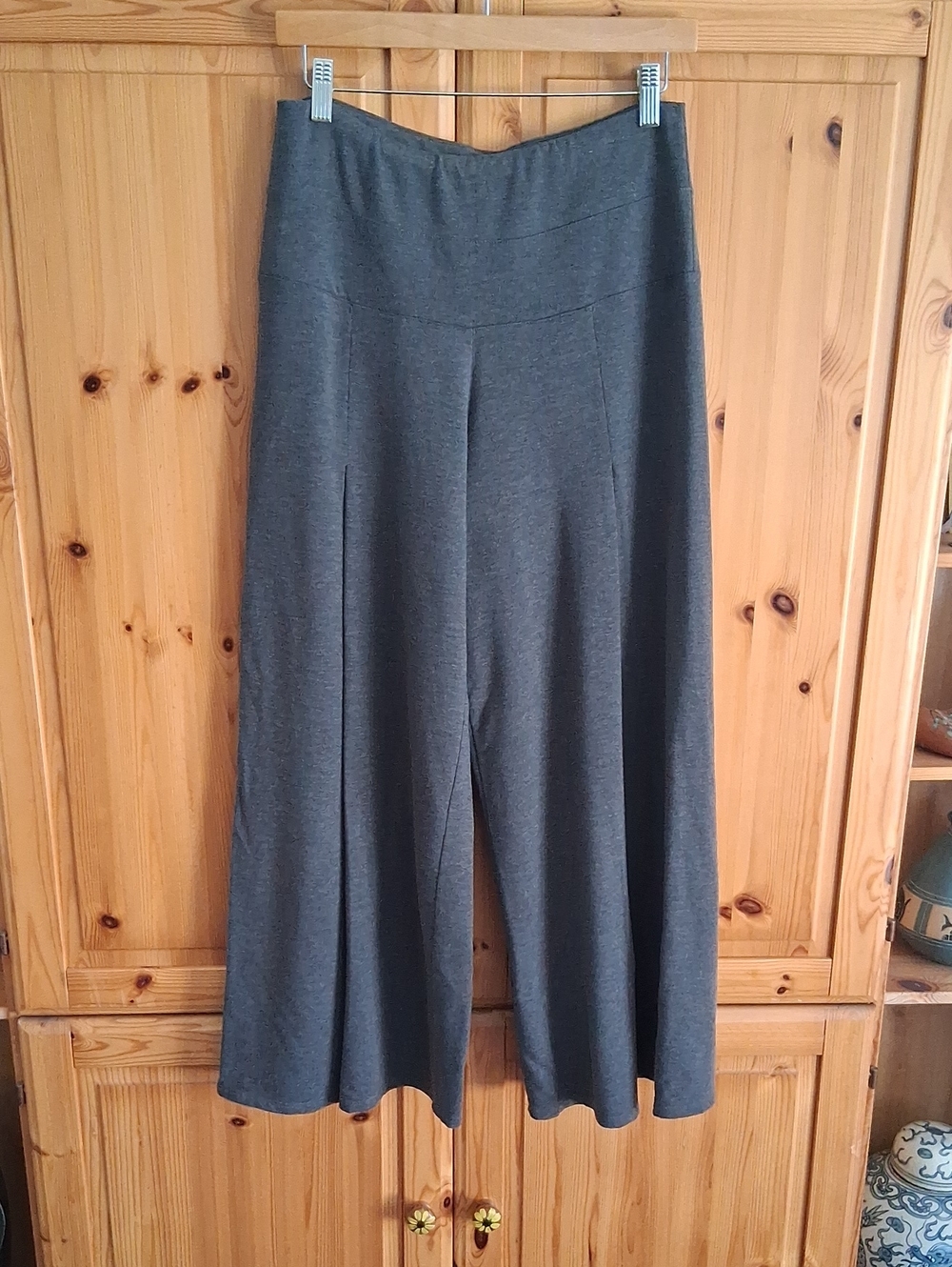 Garnet Hill Gray Cozy Stretch Knit  Pleat Detail Cropped Wide Leg Pants Size S
